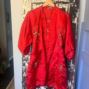 Pearls Red vintage embroidered Chinese Silky robe. Size Medium.